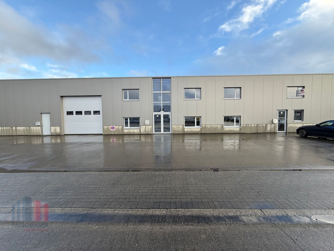 Ruim magazijn van 840 m² met kantoorruimte in Kruisem - foto 1