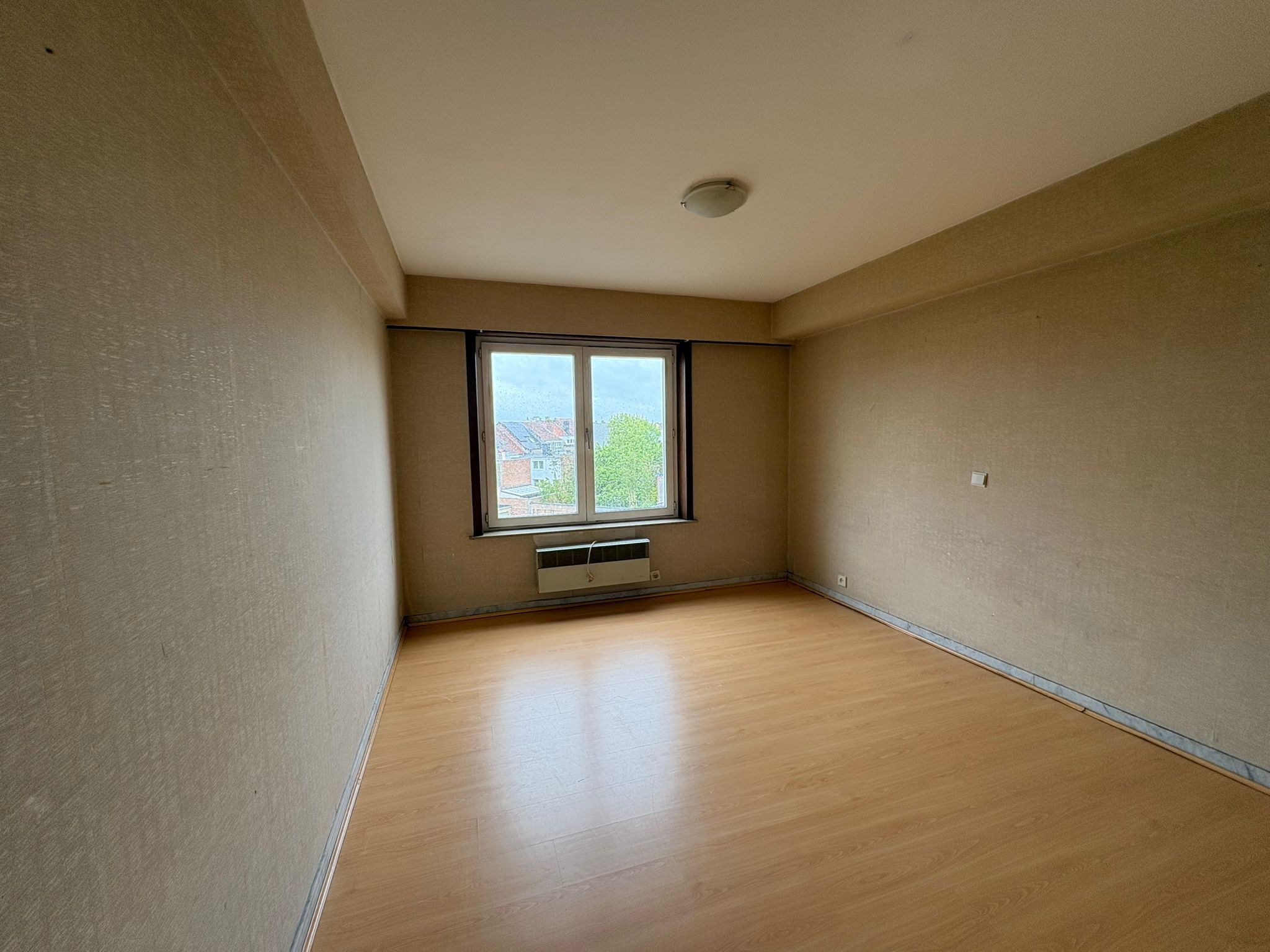 Ruim 2-slaapkamer appartement te huur op gunstige ligging te Oostende. - foto 4