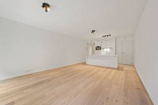 Bezoekmoment: za 13/12 - 11u-12u (enkel op reservatie) Modern nieuwbouwappartement te koop in Roeselare met gunstige oriëntatie.6 % is mogelijk bij...