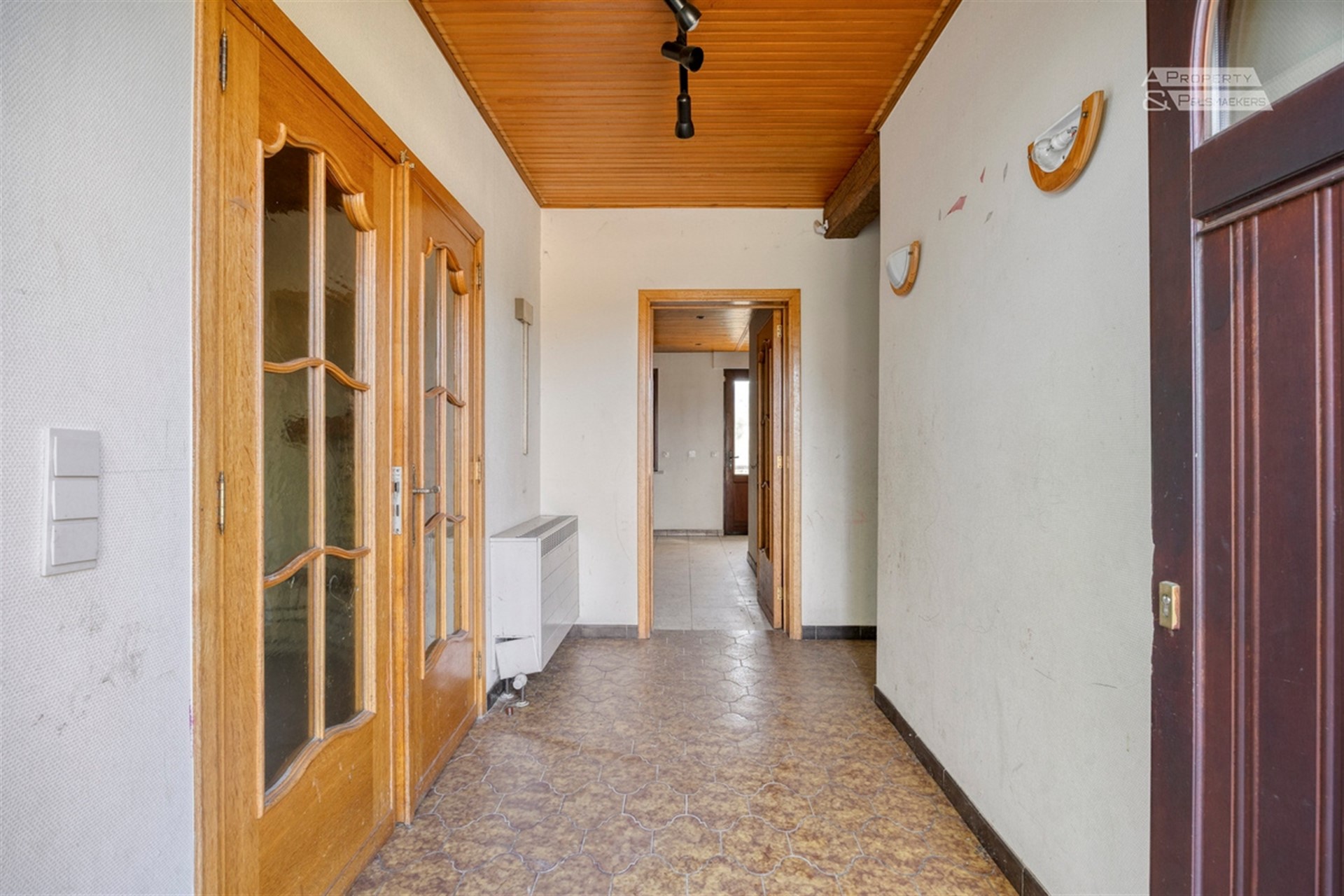 Ruime vrijstaande woning, omgeven door groene weilanden en op wandelafstand van het dorp. - foto 5
