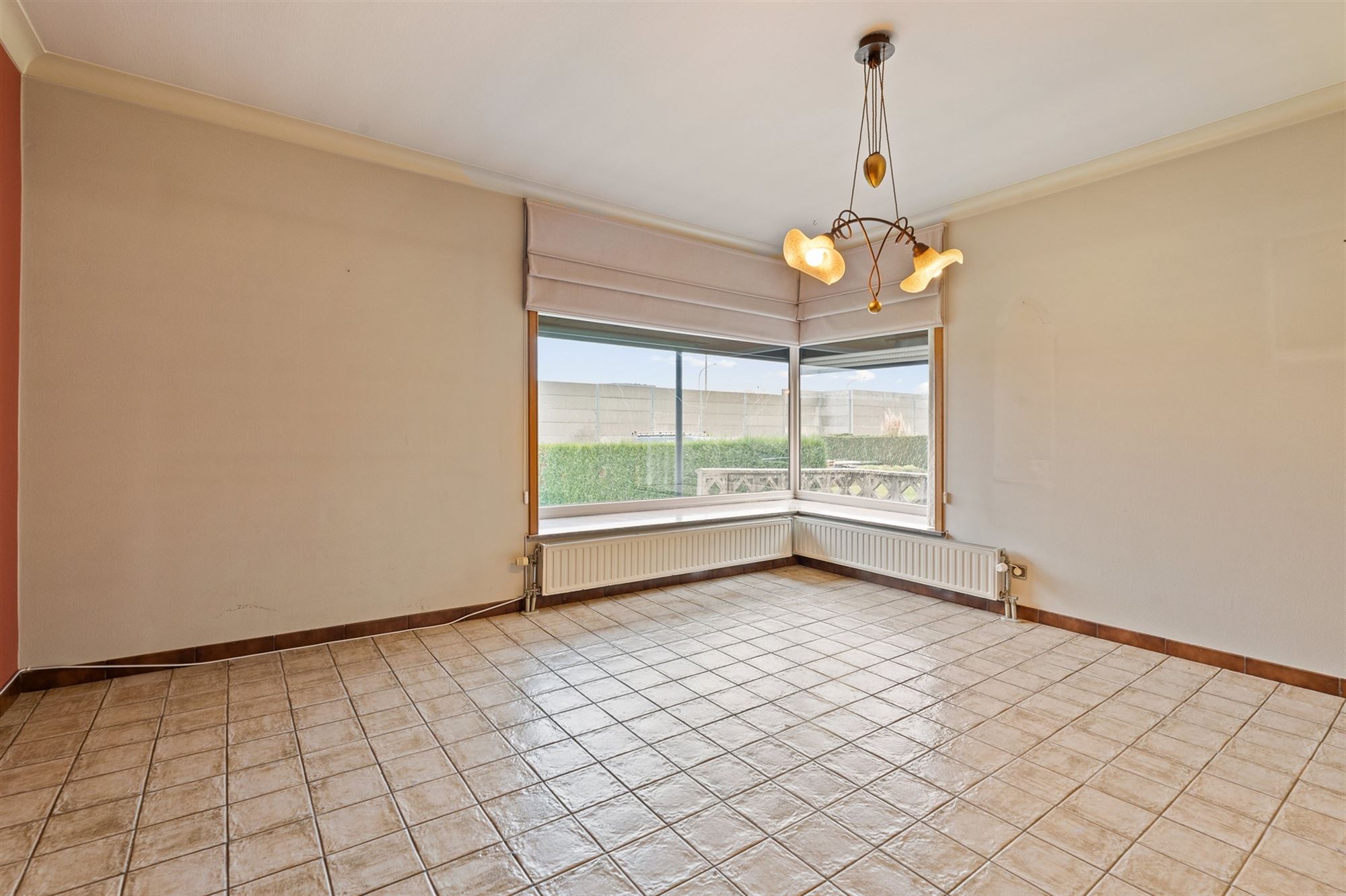 OP TE FRISSEN WONING MET 3 SLAAPKAMERS GELEGEN OP EEN RUIM PERCEEL VAN 11A70CA TE PAAL - foto 3