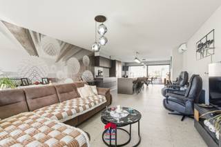 [[ DIT PAND NEEMT DEEL AAN DE ERA OPEN HUIZEN DAG OP 14/3 VAN 13:00 TOT 14:00 ]] Dit instapklare en lichtrijke appartement van 132 m² biedt...