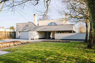 OOSTERZELE - Vous êtes à la recherche d'une villa exclusive avec vue panoramique à Oosterzele ?Cette propriété est peut-être faite pour vous ! Les...