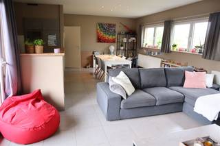 Ruim en aangenaam 2-slaapkamerappartement gelegen te Landen, vlakbij E40, centrum en treinstation. Geïnstalleerde open keuken met aansluitend...