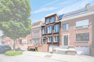 BEZOEKMOMENTEN 14/07 EN 15/07 VANAF 16U. MAAK EEN AFSPRAAKIn de Burgemeester Danneelstraat vindt u deze instapklare en energiezuinige woning met maar...