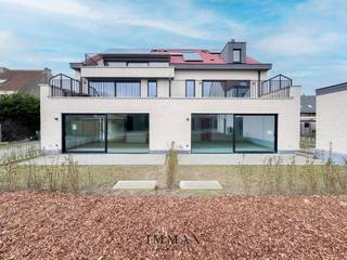 ** 6% VAT on full construction value **<br />Be quick, as the finishing can still be completely chosen by the buyer!<br /><br />The flat comprises the following layout: entrance hall with guest WC - living space with dining area and open kitchen with kitchen island - storage room adjacent to the kitchen with provision for washing machine &amp; tumble dryer - 3 bedrooms - bathroom with bath, shower and single washbasin - sun-facing terrace (15m²) with garden (29m²). <br /><br />Possibility of purchasing an above-ground parking space or carport with charging station. Bicycle sheds and waste storage are provided and belong to the common parts. <br /><br />Delivery: end of 2025 <br /><br />By car, you enjoy a smooth connection to the N49 and the A11, allowing you to reach your destination quickly and easily.<br />Do you prefer the bicycle? Then a beautiful trip along the idyllic Damse Vaart canal awaits you, where you can fully enjoy the peace and nature.<br /><br />In short, this property is ideally located in a child-friendly neighbourhood, in the middle of the green polders, where tranquillity and accessibility go hand in hand.