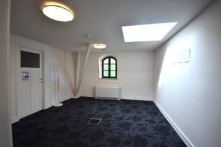 Gelegen in het historische hart van Brussel, biedt het Van Orley-centrum een ideale werkomgeving. Dit unieke en charmante gebouw geniet van zeer...