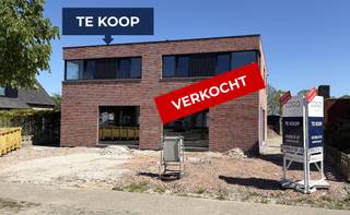 <p>Net buiten het centrum van Brecht, op 1km van het gemeenteplein met winkels en scholen en 2,5km van het treinstation Noorderkempen / snelweg E19 bieden wij een project met twee energievriendelijke nieuwbouwwoningen.</p>
<p><strong>BEN-woning volledig afgewerkt met oog voor detail en kwaliteit. </strong></p>
<ul>
<li><strong>WERKEN IN UITVOERING</strong></li>
<li>perceeloppervlakte 515m²</li>
<li>4 slaapkamers / ruime berging met buitendeur</li>
<li>ruime woonkamer met open keuken in totaal 53m²</li>
<li>terras en tuin met uitzicht op agrarisch gebied</li>
<li>energiepeil < E 10</li>
<li>CV met warmtepomp en vloerverwarming</li>
<li>ventilatiesysteem type D</li>
<li>PV zonnepanelen, regenwater recuperatie</li>
<li>ALU buitenschrijnwerk met 3D gelaagd glas</li>
<li>volledig ingerichte keuken met eiland en kastenwand</li>
<li>werkblad composiet, toestellen NOVY – SIEMENS</li>
<li>badkamer met meubel, ligbad en douche</li>
<li>vloertegels in alle plaatsen</li>
</ul>
<p></p>
<ul>
<li><strong><u>6% BTW mogelijk onder voorwaarden</u></strong><strong><u></u></strong><strong><u></u></strong></li>
<li><strong><u>GEEN VOORSCHOT TE BETALEN, afrekenen na voltooiing</u></strong><strong></strong></li>
</ul>
<ul>
<li><strong>Woning RECHTS is VERKOCHT</strong><strong></strong><strong></strong></li>
</ul>
<ul>
<li><strong>Voltooiing september - oktober 2026</strong></li>
</ul>
<p><strong> </strong></p>
<p>Bel of mail ons voor alle verdere info.</p>
<p>lieven@coga.be</p>