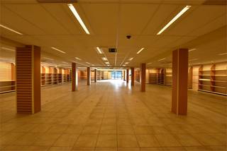 Uniek opportuniteit!! Polyvalente handelsruimte van maar liefst 580 m² op uitstekende locatie te centrum Putte.Dit uitzonderlijk vastgoed is gelegen...
