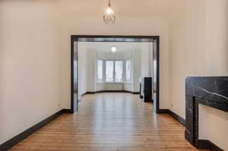 Gelijkvloers appartement met 2 slaapkamers, stadstuin en garage binnen de ring van Tienen!In dit mooie Art Deco gebouw met slechts 2 appartementen,...
