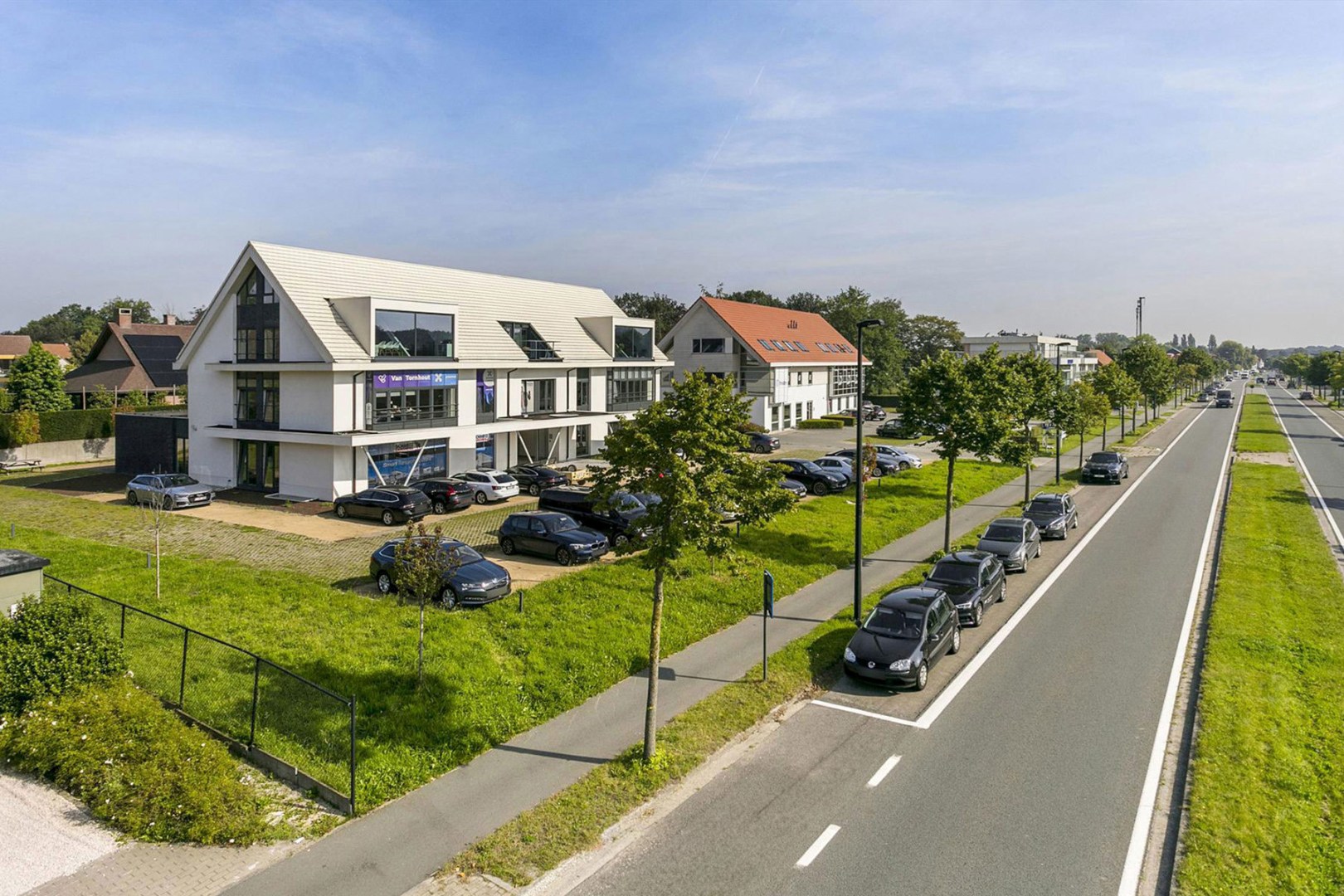 Kantoren te huur op zichtlocatie langs Kortrijksesteenweg in Sint-Martens-Latem - foto 2
