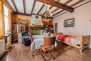 Deze charmante woning combineert authentiek karakter met een praktische indeling en een zonnige, ruime tuin. Met een brede voorgevel en...