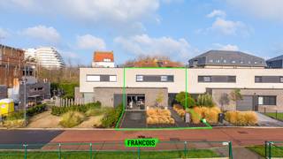 Deze stijlvolle nieuwbouwwoning (verkoop onder registratierechten!) in de Kruiersstraat 55, Middelkerke (toplocatie!) biedt alle comfort voor wie...