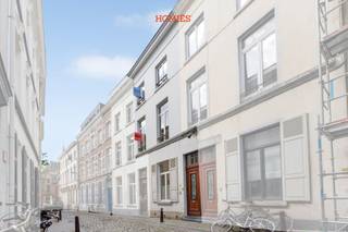 Met plezier stellen wij u dit hedendaags studentengebouw voor, gelegen in de Predikherenstraat 6, een gezellige zijstraat van de...