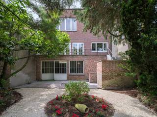 Bijzonder karaktervolle, authentieke, art-déco woning met een fenomenale tuin .Deze uitzonderlijke woning met stadstuin, werd ontworpen door de...