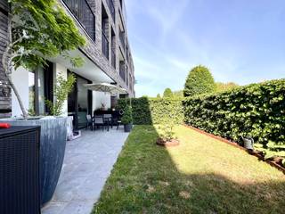 TOPGELEGEN aan de LEIE: leuk appartement met TERRAS en TUIN. Aangenaam lichtrijk appartement op het gelijkvloers: inkomhal met inmaakkasten,...