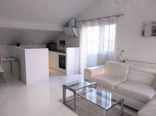 Vraag uw bezoek aan via info@optimusvastgoed.be!TE HUUR: Gemeubeld dakappartement met 2 slaapkamers te Heusden!Op een gunstige locatie te...