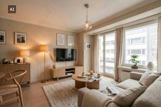 Ontdek dit lichtrijk en goed onderhouden appartement op de vierde verdieping van de Residentie Hilario te Oostende. Dit instapklare appartement geniet van een absolute toplocatie in het hart van het stadscentrum, met de zeedijk, het strand en alle nodige voorzieningen op wandelafstand.<br /><br />Indeling:<br />- inkomhal voorzien van vestiairekast<br />- leefruimte<br />- keuken uitgerust met gasfornuis en spoeltafel<br />- badkamer voorzien van een ligbad met douchescherm, badkamermeubel met dubbele lavabo, spiegelkast en aansluiting voor een wasmachine.<br />- slaapkamer 1 (11m²) met toegang tot het terras<br />- slaapkamer 2 ( 11m²)<br />- terras (5m²)<br />- berging<br />- afzonderlijk toilet<br /><br />Pluspunten:<br />- centrale ligging in het hartje van de stad<br />- vlakbij het strand<br />- terras (5m²)<br />- goed onderhouden residentie<br />- privatieve kelderberging<br /><br />Dit appartement is uiterst geschikt als vaste woonst of tweede verblijf, maar vormt door de trouwe huurders die er al 12 jaar wonen vooral een unieke kans voor investeerders. <br /><br />Bent u op zoek naar een centraal gelegen appartement te koop te Oostende? Contacteer ons voor een bezoek ter plaatse!<br /><br />Bestuursmaatregelen in het maatregelenregister: nee<br /><br />Deze AI-visualisaties zijn bedoeld als inspiratie. Er werd geen rekening gehouden met technische specificaties, stedenbouwkundige voorschriften of de concrete mogelijkheden tot realisatie.