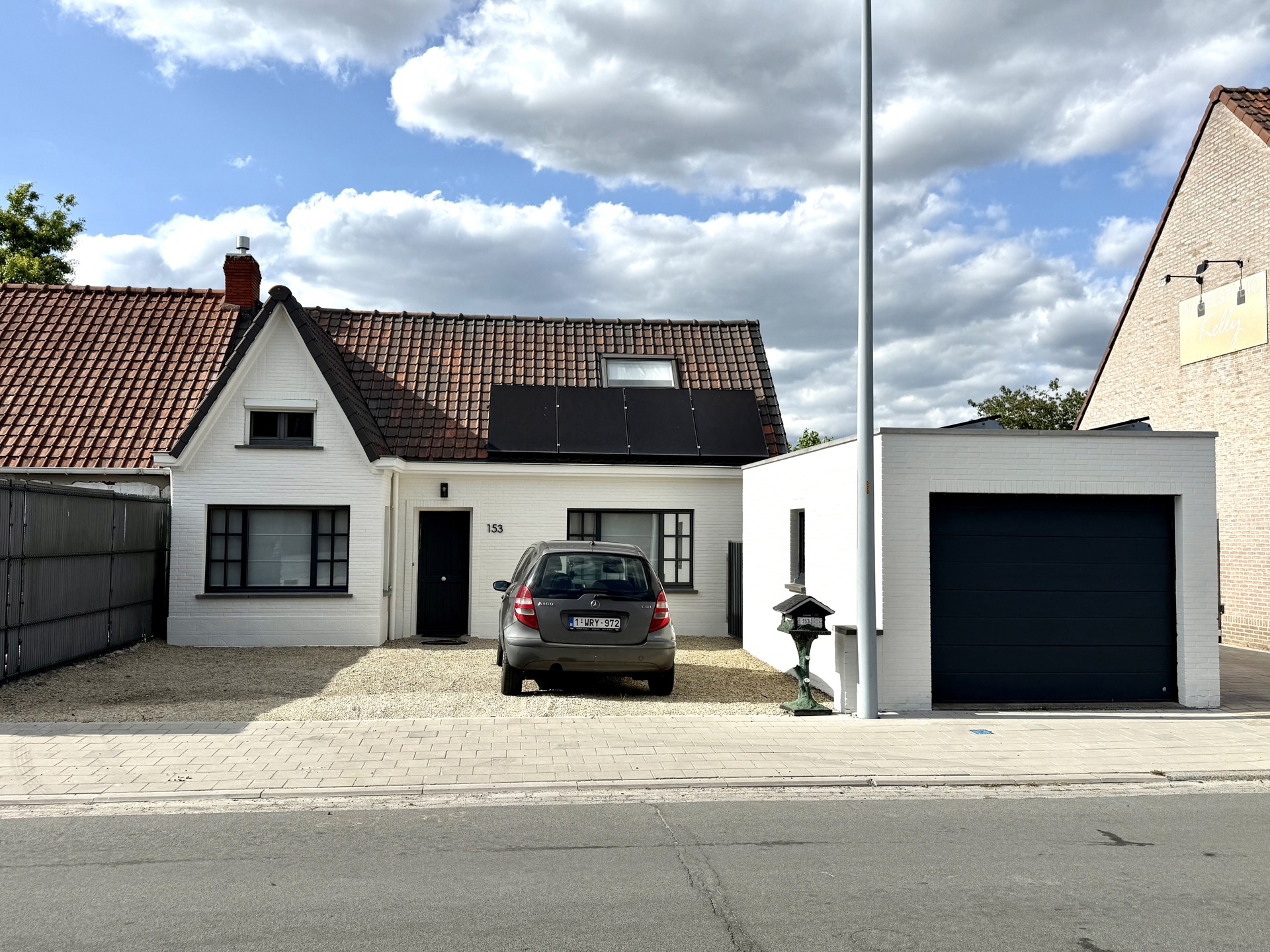 Charmante woning met handige oprit, garage en GROTE TUIN. - foto 3