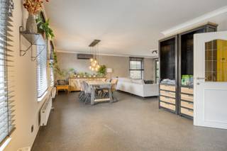 Deze instapklare gezinswoning is gelegen op de Zammelseweg 115 te Geel. Door de centrale locatie en de nabijheid van de E313 heeft de woning een...