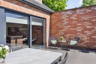 Stijlvol wonen in As: ruime, instapklare woning met tuin en garageOp zoek naar ruimte, licht en comfort op een centrale ligging? Deze charmante...