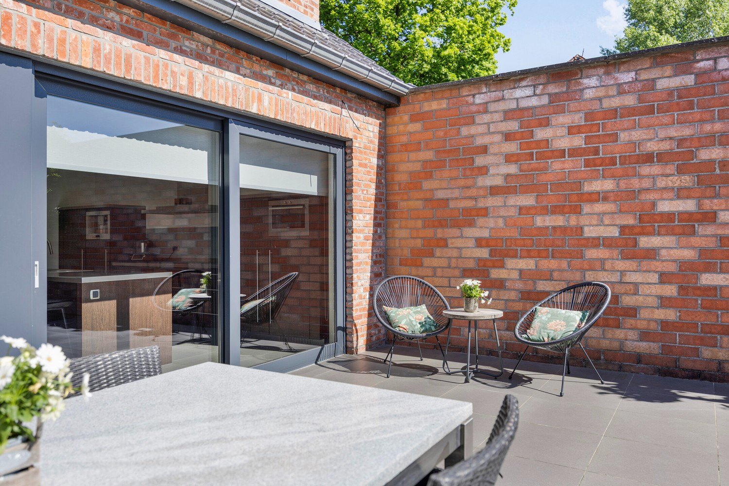 Stijlvol wonen in As: ruime, instapklare woning met tuin en garage - foto 3