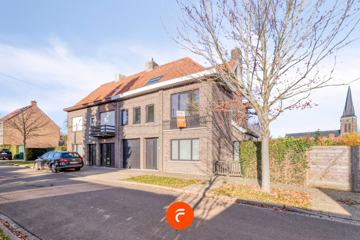 Halfopen woning met 5 slaapkamers in gezinsvriendelijke buurt. - foto 2