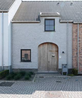 🏡 Instapklare energiezuinige woning (E-peil A) te Zwevezele – géén btw, alles inbegrepen!Te koop: prachtig afgewerkte en comfortabele rijwoning in...