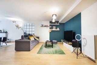 BRUSSELS CENTRUM, Martelarenplein, gelegen op de 2e verdieping van een gebouw uit 2013, mooi appartement van ± 87m² in goede staat. Het bestaat...