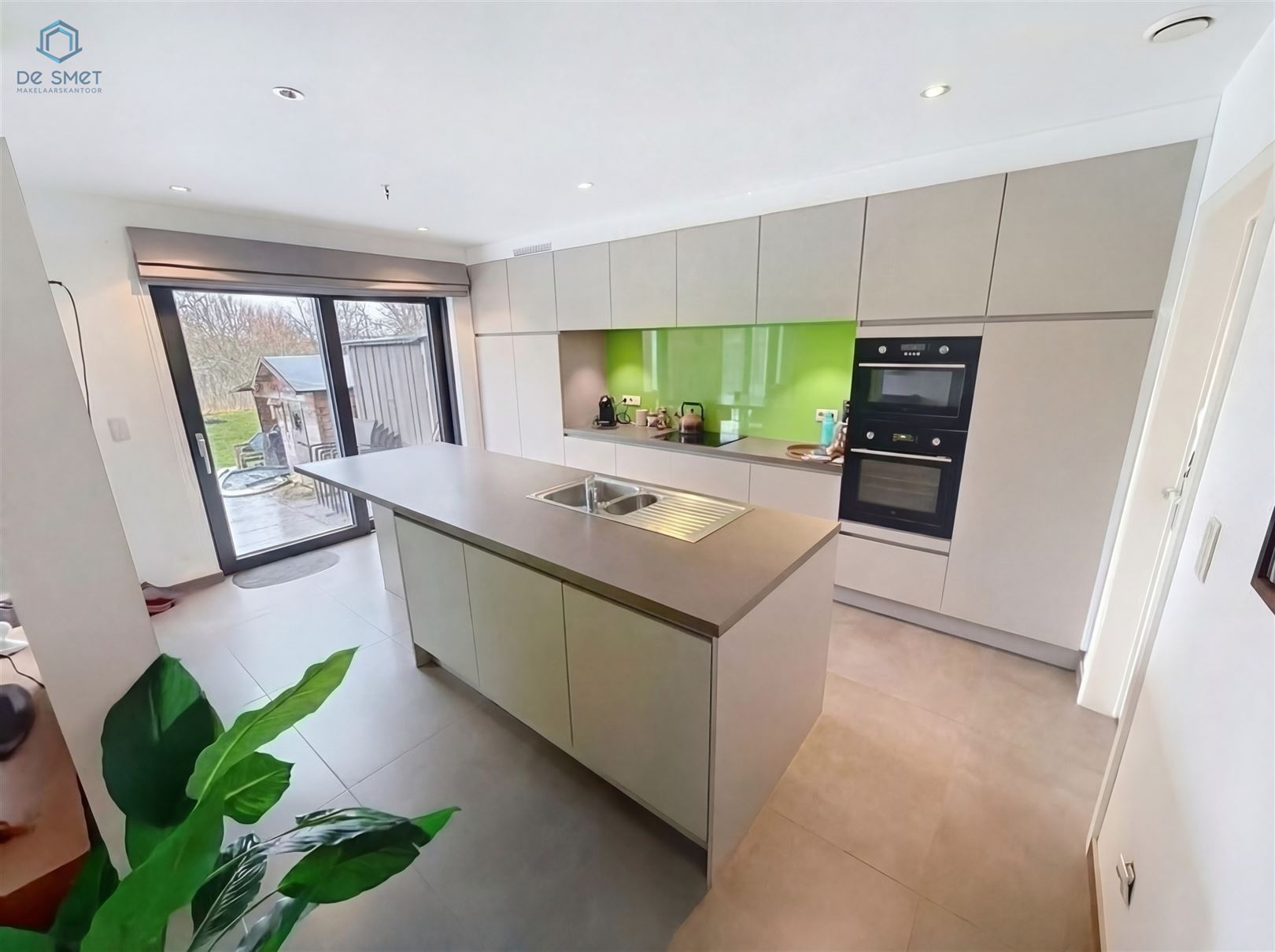 Maison neuve prête à emménager avec 3 chambres, espace commercial et grand grenier - photo 5