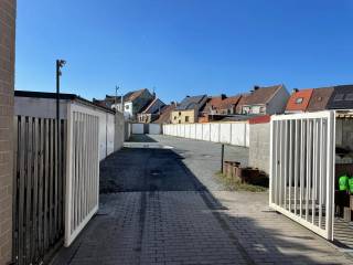 Garages (2,64m x 5,60m), voorzien van kantelpoort. Ideale ligging nabij Gent-Zuid, bij openbaar vervoer (bus en tram voor de deur),...