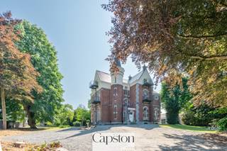 Château à vendre avec maison de cocher indépendante. Magnifique jardin avec espace bien-être. Profitez du calme et du luxe dans le charmant Durbuy.Le...