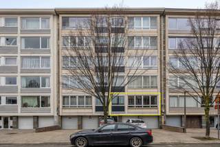 Ruim appartement met twee slaapkamers en zonnig terras nabij het RivierenhofIndeling:Dit te moderniseren appartement is gelegen op de eerste...