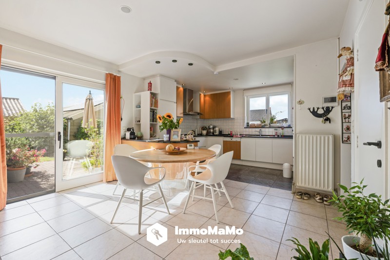 RUIME WONING MET 4 SLPKS, TUIN EN EXTRA GARAGE/WERKPLAATS - foto 5