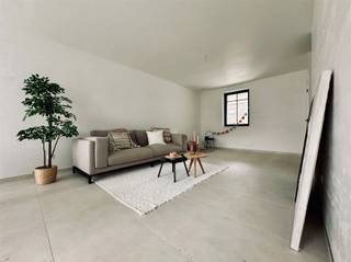 Gesloten pastorijwoning die deel uitmaakt van het project gelegen te Sint-Pauwels Klapdorp met 5 wooneenheden. We hebben het over de middelste...