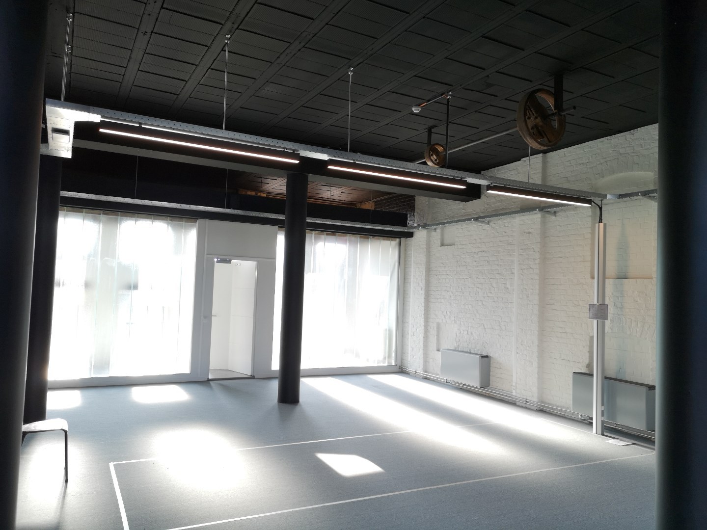 Gelijkvloers loftkantoor van 450m² met parking - foto 3