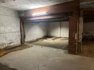 Ondergrondse garagebox gelegen in de gegeerde Stadsparkbuurt in Antwerpen-Centrum te huur:<br />- Veilige en vlot toegankelijke parking<br />- Toegang via sleutels<br />- onmiddellijk beschikbaar<br /><br />3,94m (b) x 4,99m (l) x 1,9m (h)<br /><br />Interesse? info@neonvastgoed.be of 03/336.88.88