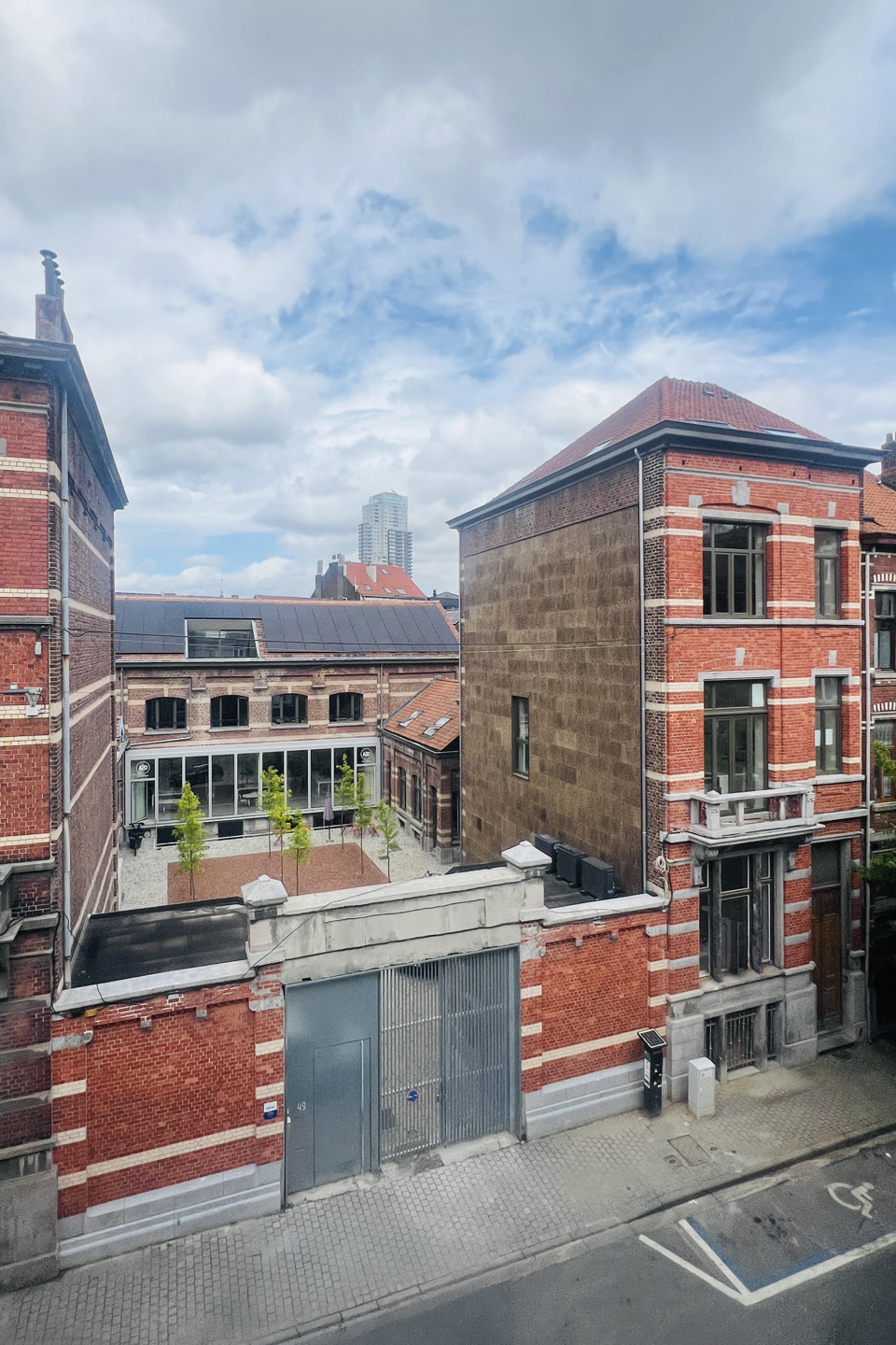 Commercial for rent in Molenbeek-Saint-Jean - photo 1