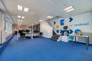 <p><span>Prachtige handelswoning met betrouwbare huurder op </span><span>handelslocatie</span><span>!</span></p><p><span> </span></p><p><span>Op de </span><span>Antwerpsestraat</span><span>, op een centrale ligging in het </span><span>centrum van Lier</span><span>, vinden we deze </span><span>handelswoning</span><span> te koop. Dankzij de uitstekende handels-ligging geniet u van veel passage. Op wandelafstand vinden we winkels, openbaar vervoer en andere voorzieningen.</span></p><p><span> </span></p><p><span>Door zijn oppervlakte, biedt de handelswoning tal van mogelijkheden. </span></p><p><span> </span></p><p><span>Troeven:</span></p><p><span> </span></p><p><span>- Centrale ligging in centrum </span><span>Lier</span></p><p><span>- Beschikbaarheid overeen te komen</span></p><p><span>- Garage aanwezig<br />- Handelsgelijkvloers verhuurd voor €2485/maand</span></p><p><span> </span></p><p><span>afmetingen indicatief</span></p><p><span> </span></p><p><span>Ben jij geïnteresseerd in deze woning te koop in Lier, ben je op zoek naar ander vastgoed of wens je de waarde van jouw eigendom te kennen? Dan ben je bij BOLT immo aan het juiste adres! Wij helpen jou graag verder.</span></p><p><span> </span></p>