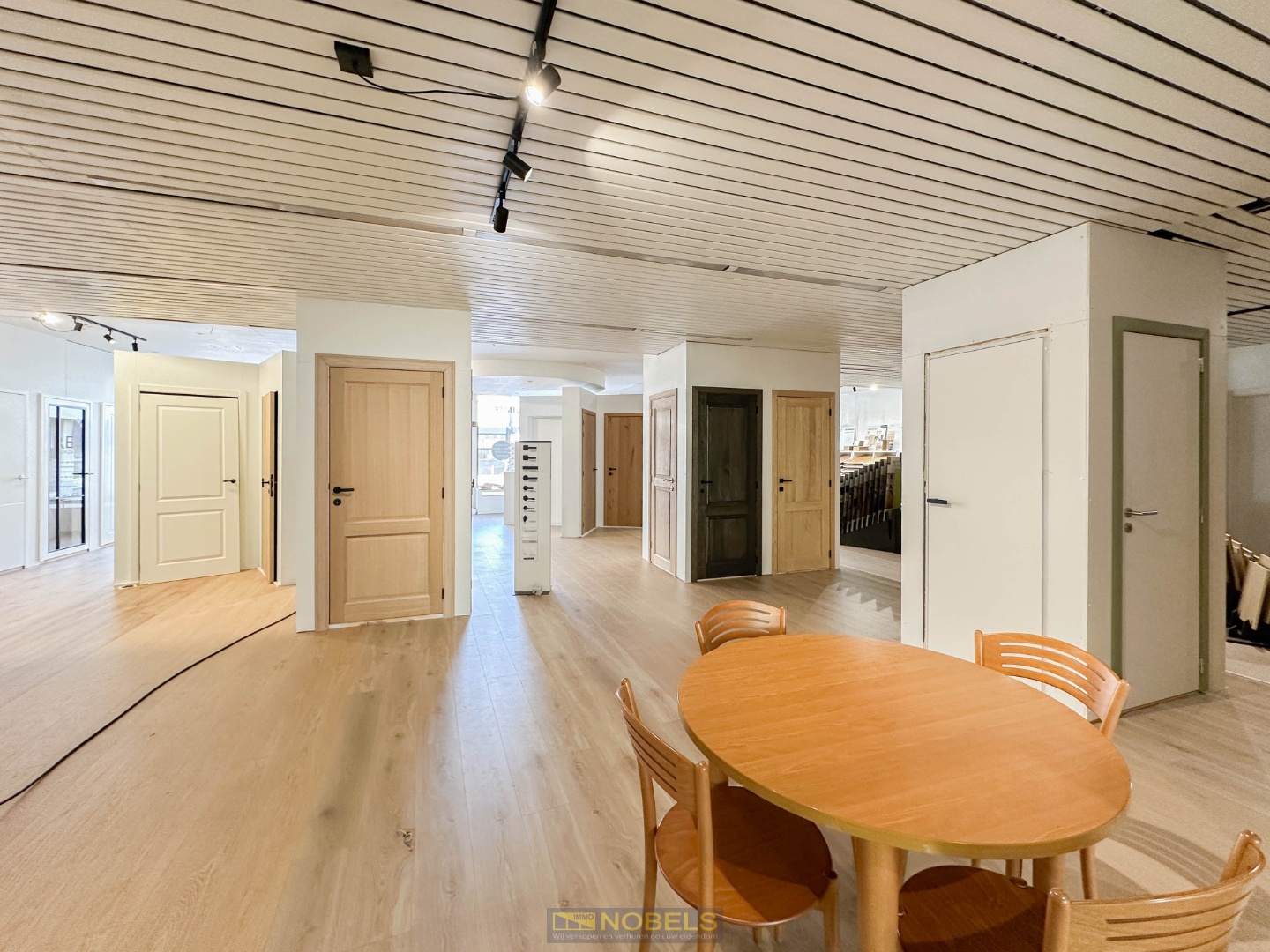 Te koop, commercieel handelspand met grote visibiliteit in het centrum van Ronse - foto 5