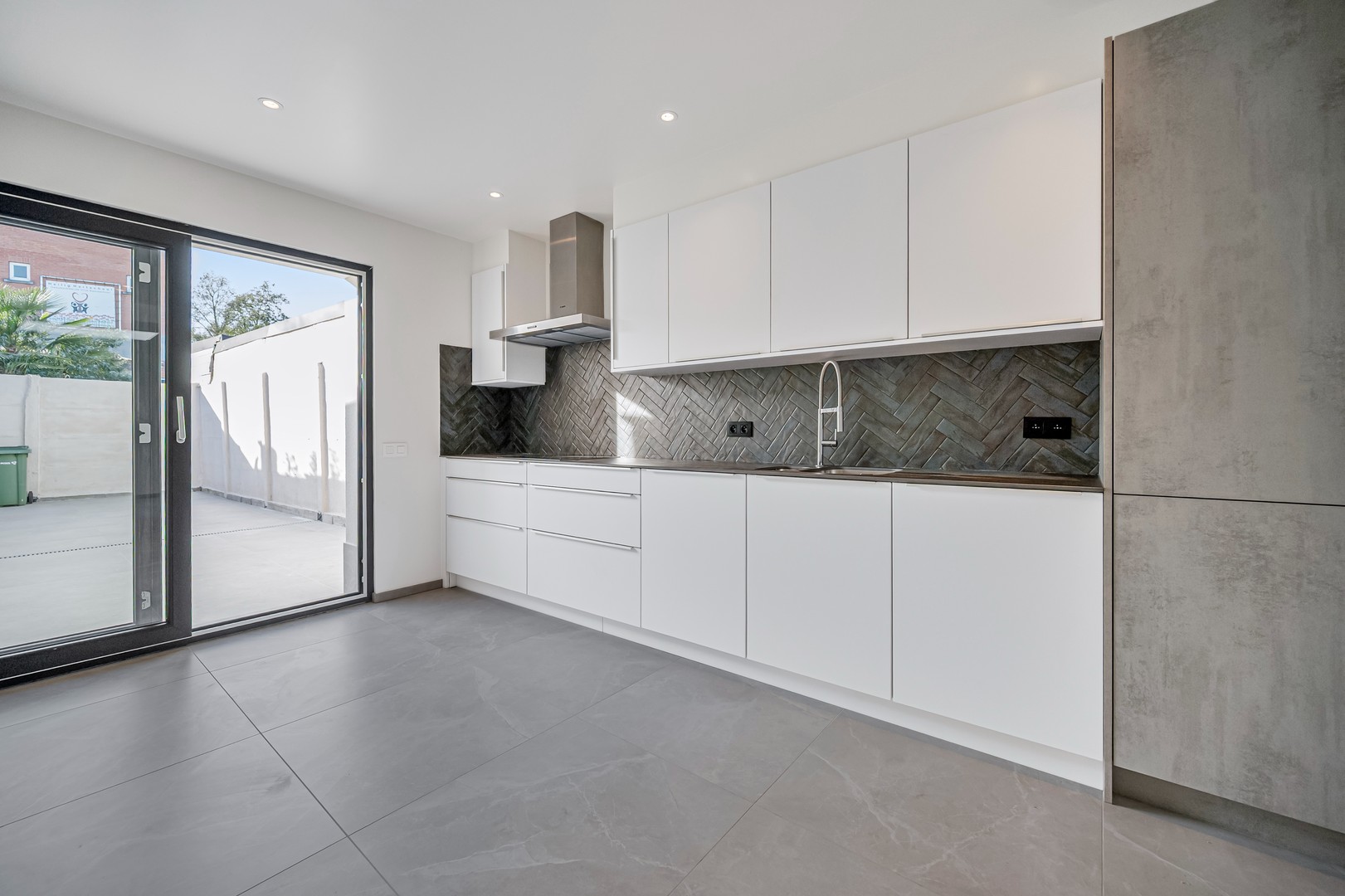 Zo goed als nieuwe woning waar alles van a tot z werd vernieuwd met knap betegeld terras! - photo 5