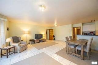 Ruim en instapklaar appartement van 90 m² gelegen in het rustige en gegeerde Oostende-Mariakerke.Bij het betreden van het appartement komt u in...