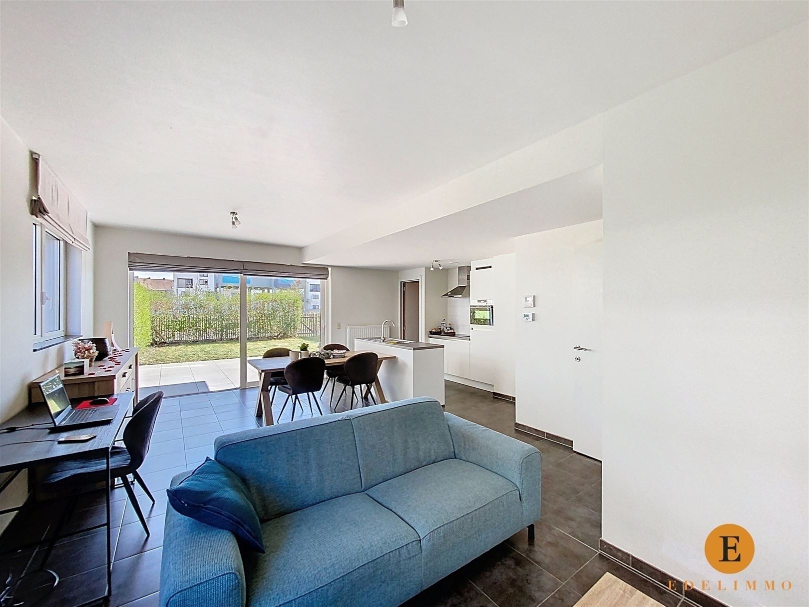 Modern gelijkvloers appartement met tuin en autostaanplaats. - foto 2