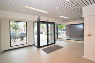 Welkom bij deze unieke kans om uw bedrijf te vestigen in het bruisende centrum van Zwijndrecht.Gelegen in een levendige buurt met een mix van...