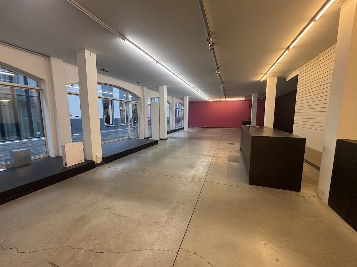 Commercial space for rent in a prime location in Kortrijk - photo 3