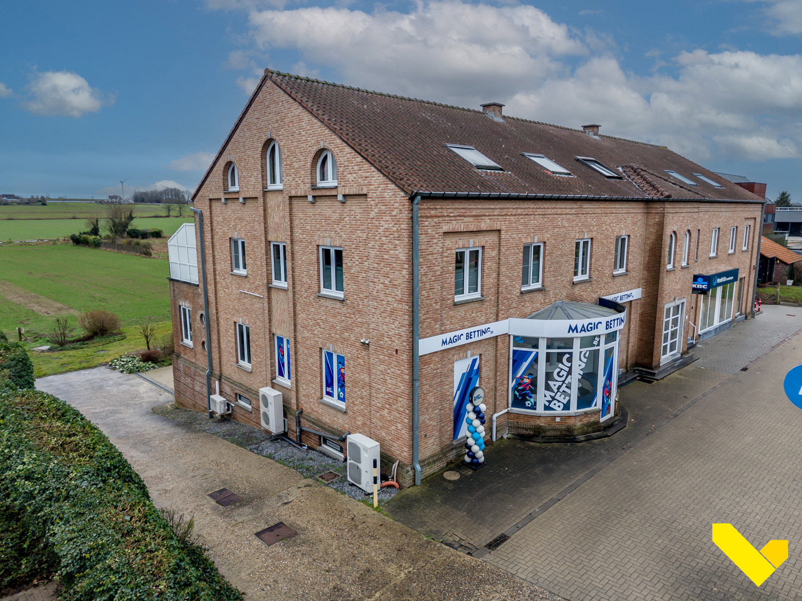 Prachtig commercieel pand met mogelijkheden allerhande. - foto 2