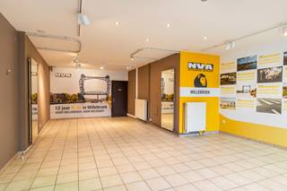 Handelsruimte van 77 m² met tal van mogelijkheden – centraal gelegen. Ontdek deze polyvalente handelsruimte van 77 m², ideaal gelegen op een...