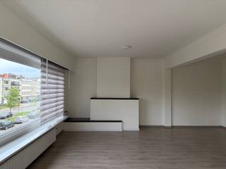Op de gegeerde Lambrechtshoekenlaan kan je thuiskomen in dit smaakvol gerenoveerde appartement op de tweede verdieping van een kleinschalig gebouw...