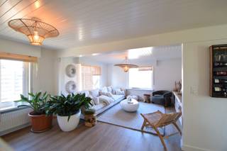 Verzorgde laagbouwwoning met 3 slaapkamer, tuin en grote garage. De woning bestaat uit een zomerkamer met zicht op de tuin die uitgeeft op de...