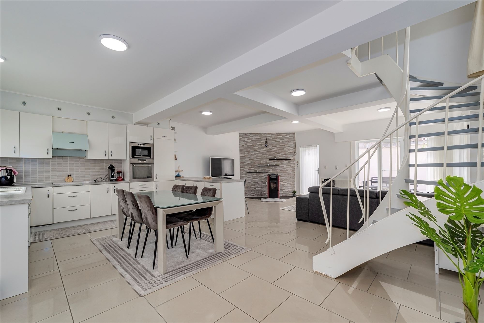 Huis te Hoboken met 4 slpk en 2 garages - foto 3